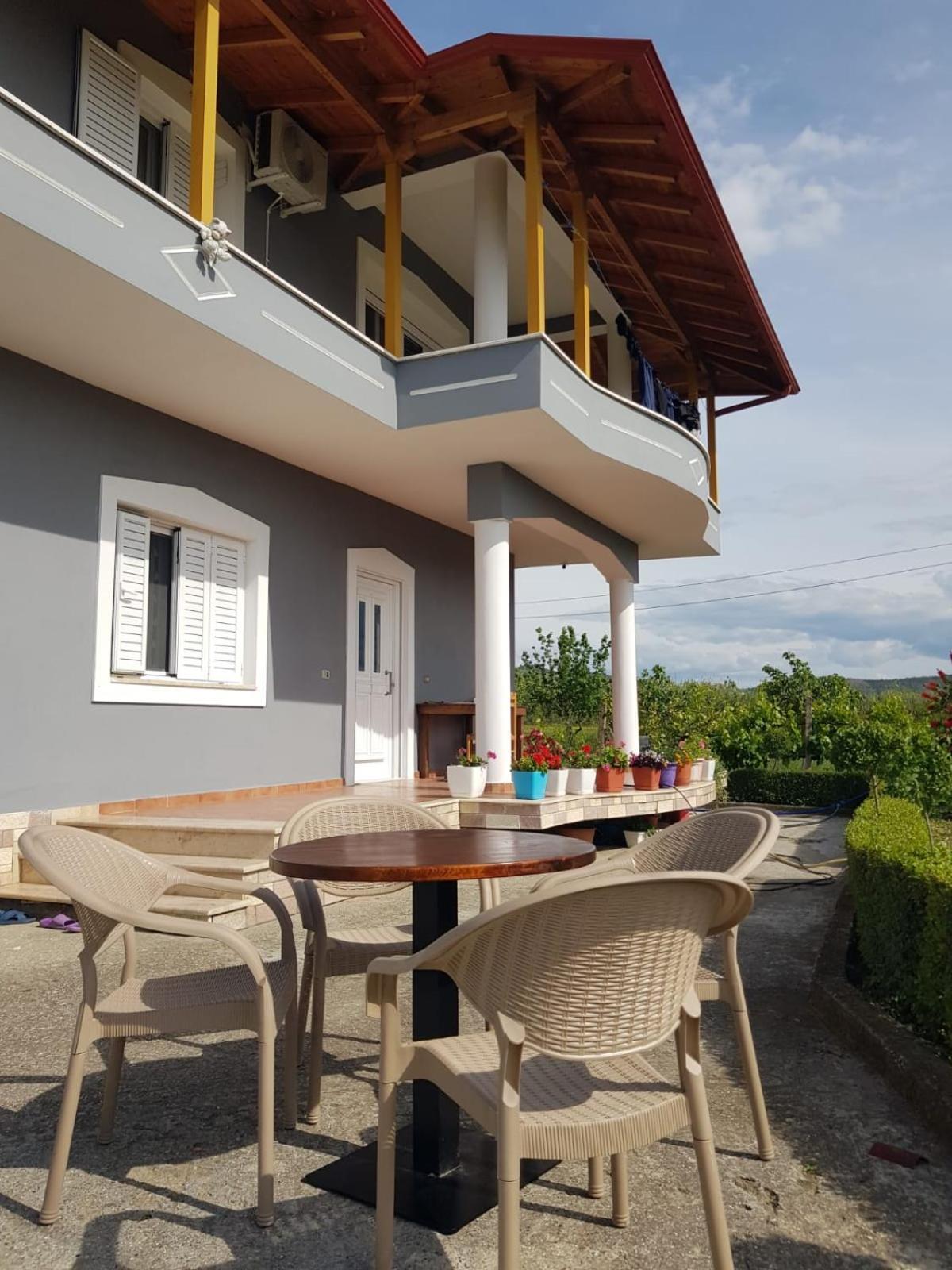 Rent Rooms Sakolli Berat Esterno foto