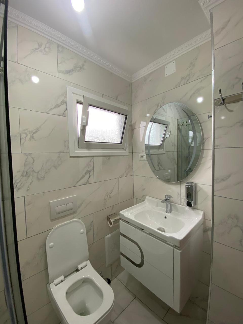 Rent Rooms Sakolli Berat Esterno foto