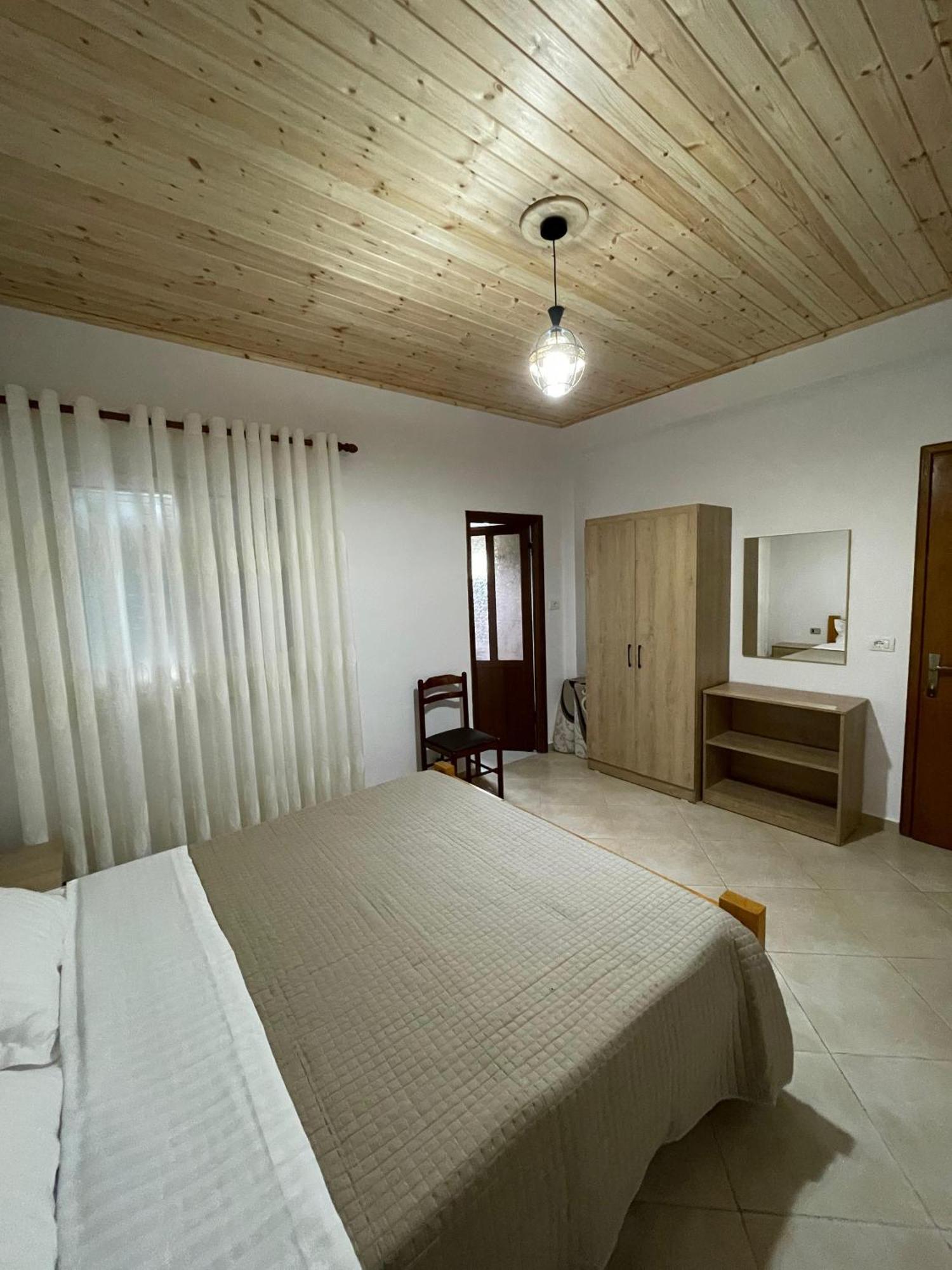 Rent Rooms Sakolli Berat Esterno foto