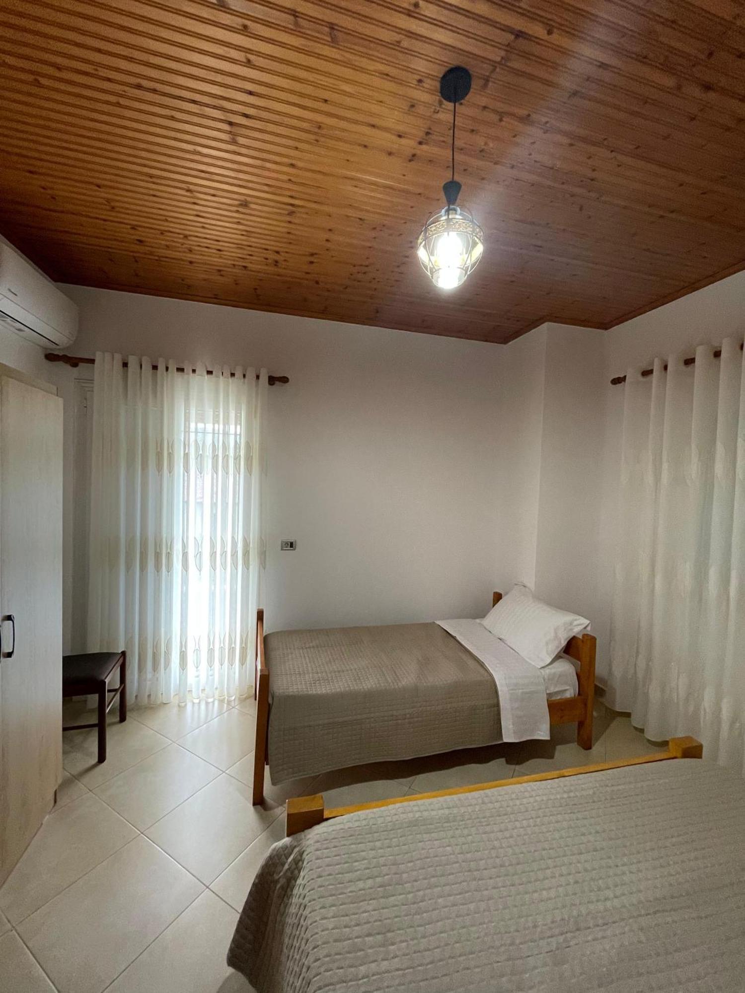 Rent Rooms Sakolli Berat Esterno foto
